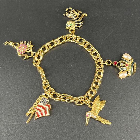 Trifari 1997 Vintage Crown Tiger Flamingo Etc Gold Tone Chunky Charm Bracelet - Picture 1 of 16